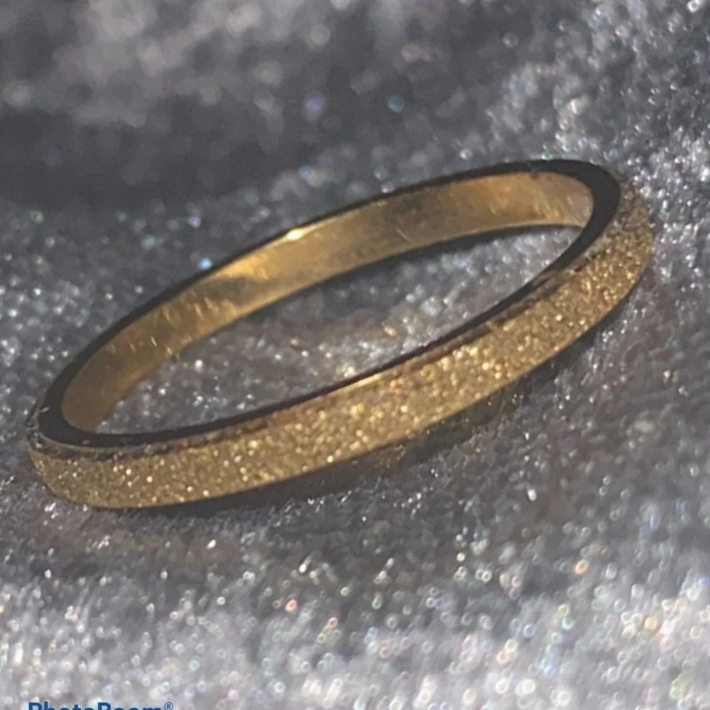 Vintage brushed gold  tone faux diamonds ring Sz 8